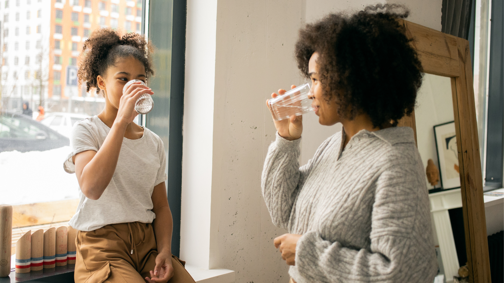 Secretos para incorporar 8 vasos de agua en tu rutina diaria