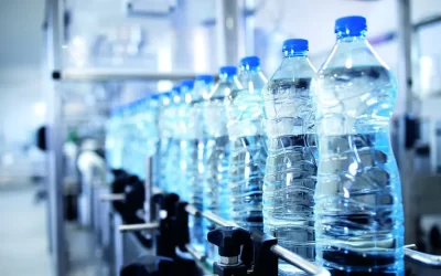 La verdad oculta de los químicos en el agua embotellada