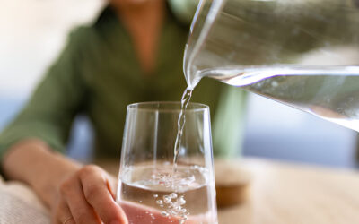 Agua purificada vs agua embotellada: qué opción es mejor para ti